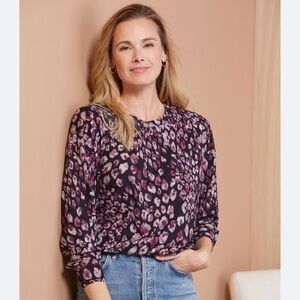 Evereve Peyton Jensen long sleeve black floral sweatshirt top size small